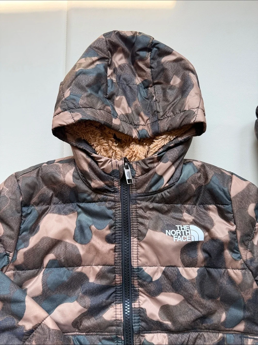 The North Face Kids Size 4 Reversible Mossbud Swirl Sherpa Hooded Jacket Camo